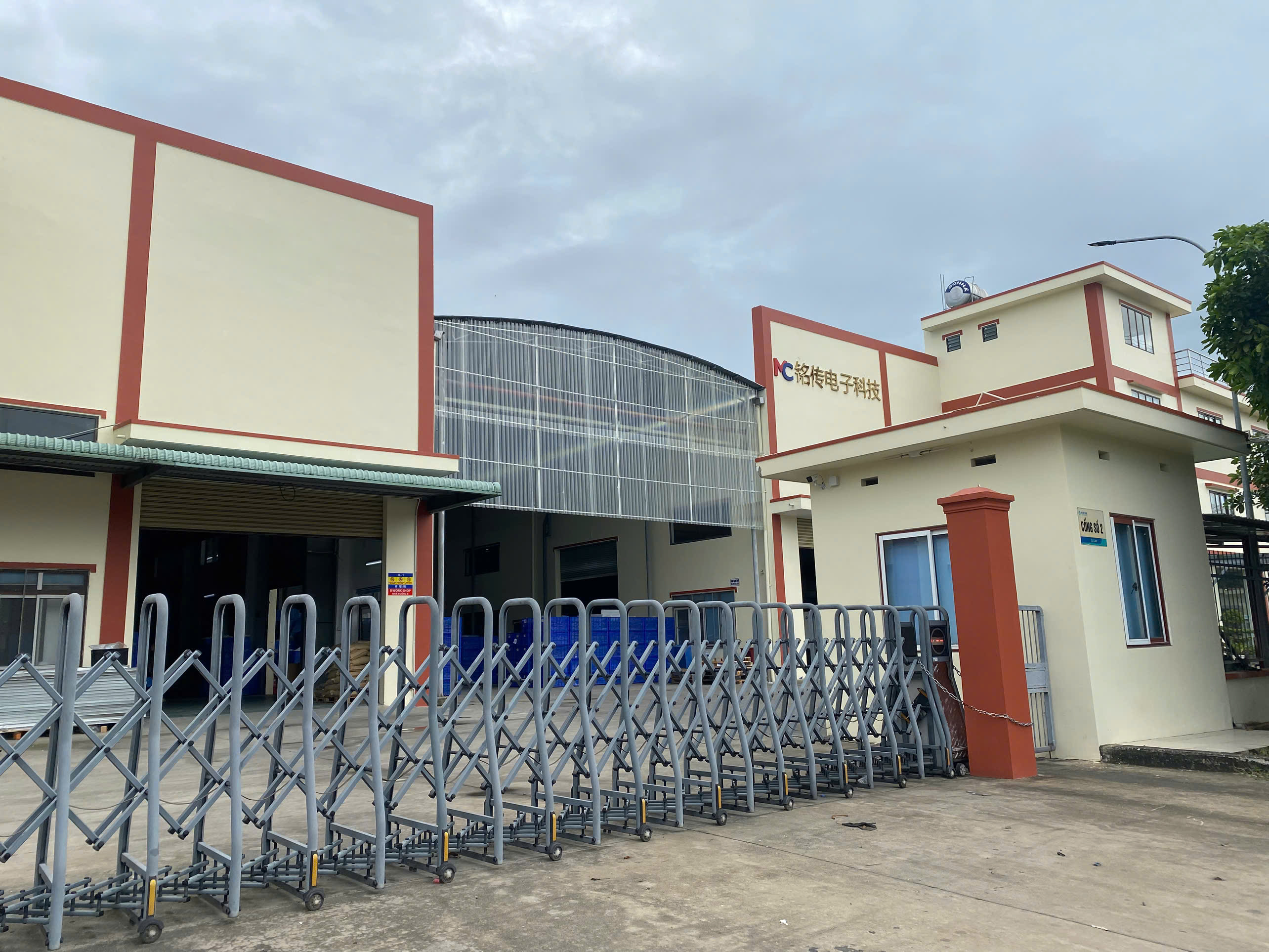 Outer view of gate 4.jpg